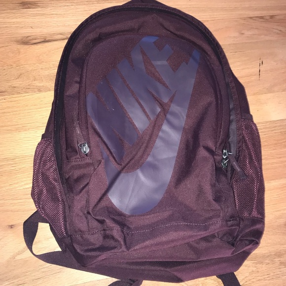 maroon nike backpack